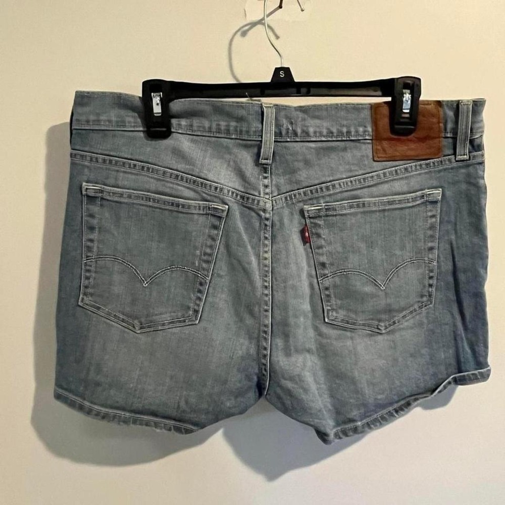 Levi Strauss Women's Mid Rise BERMUDA Length Slim Hip Denim Short Size 12